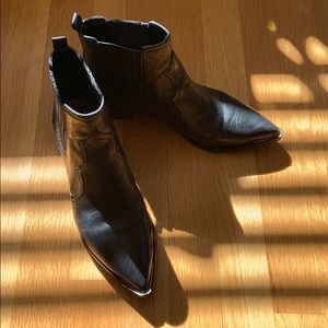 Marc Fisher Ltd Yohani leather bootie 6 1/2